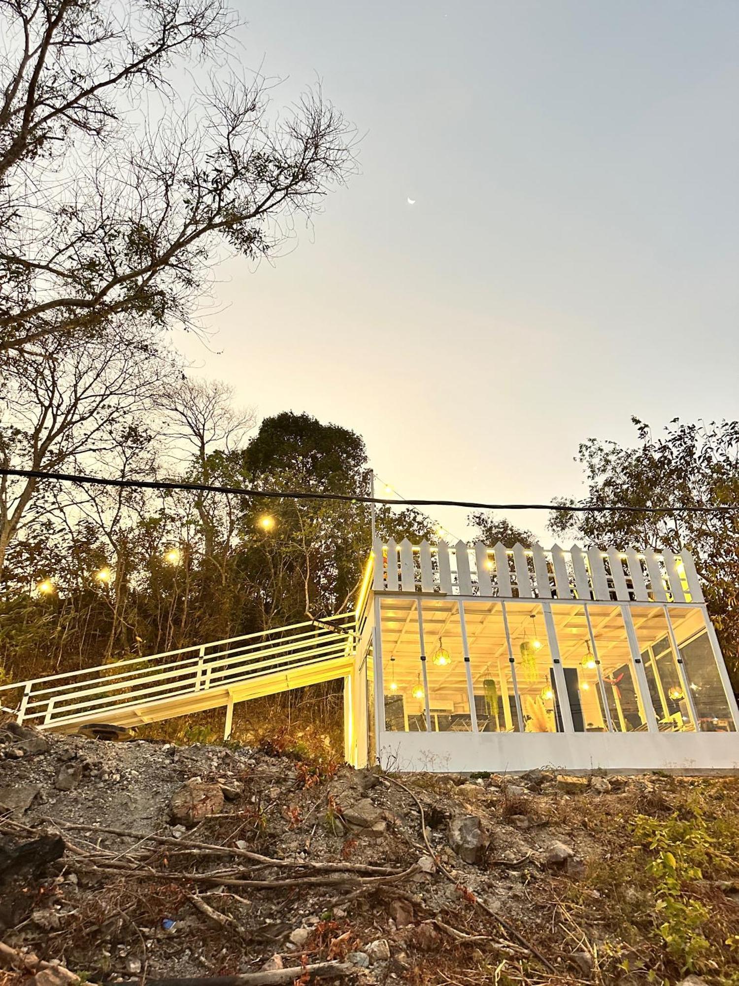 Hotel Gunung Medan Glamping & Cafe Kangar Esterno foto