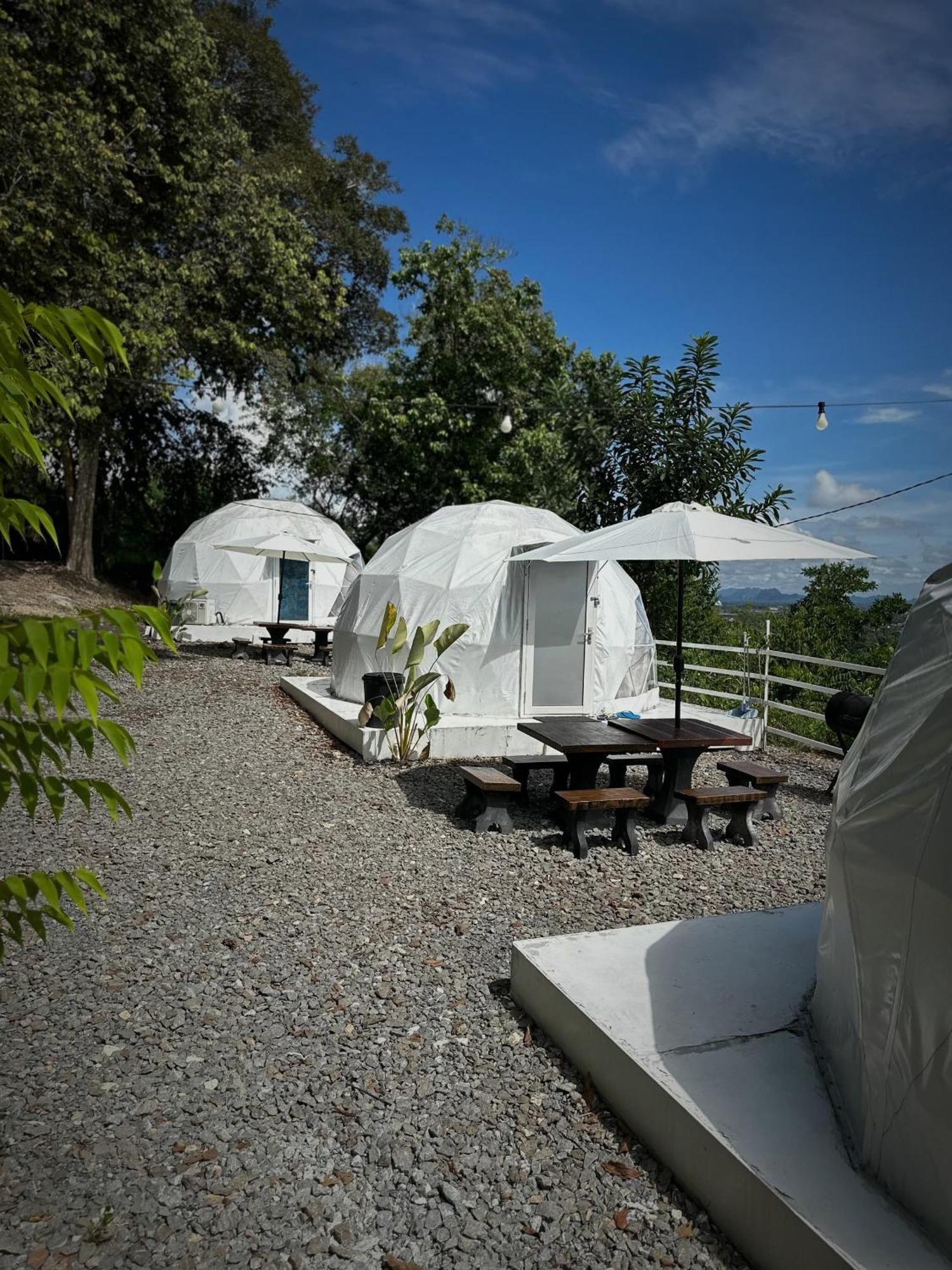 Hotel Gunung Medan Glamping & Cafe Kangar Esterno foto